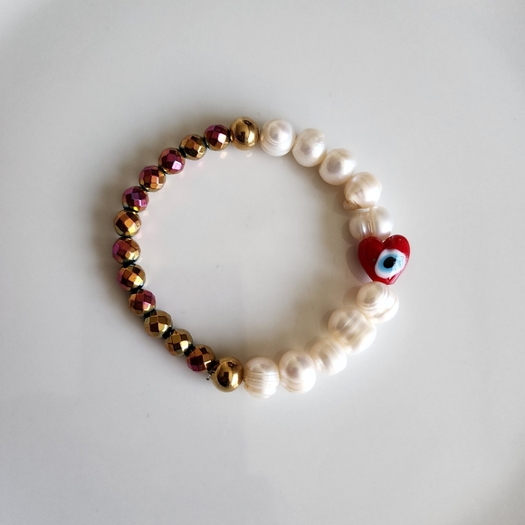 Pearl and Gold Beaded Bracelet with Red Heart Charm - Picture 1 of 4